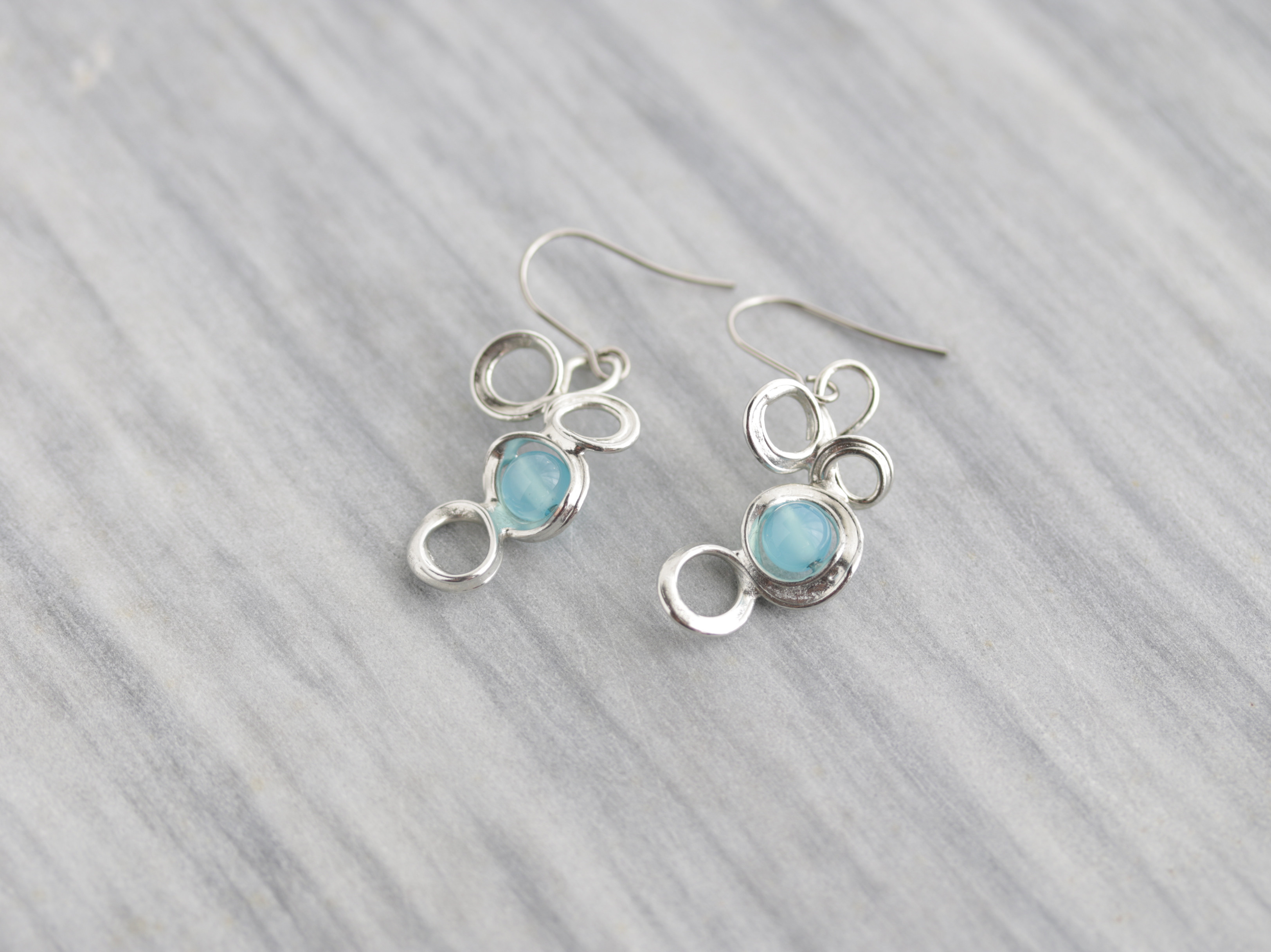 錫(すず)と天然石のフックピアス　カルセドニー　普段使い 4,200円