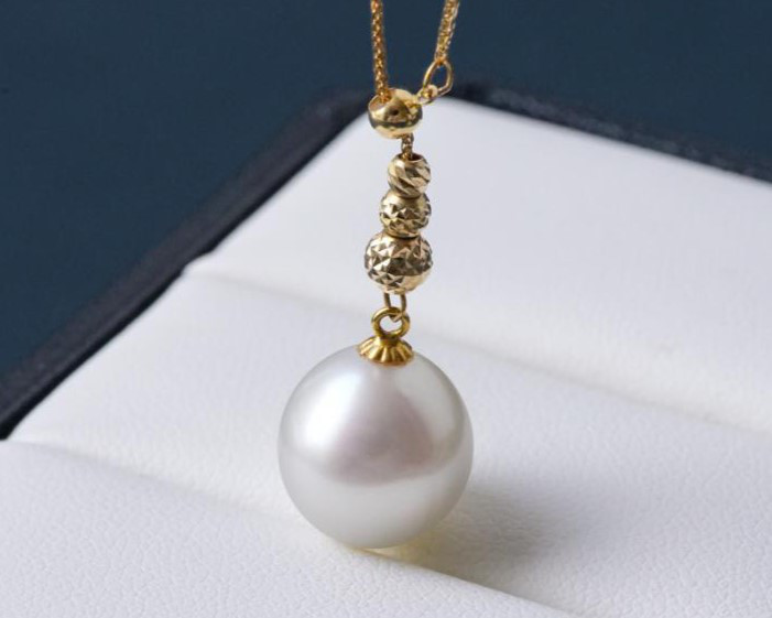 ルミナ11-12mm天然南洋白蝶真珠ペンダント、18Kゴールドネックレス。フレンチスワンネックデザイン、鮮やかな真珠、軽やかな高