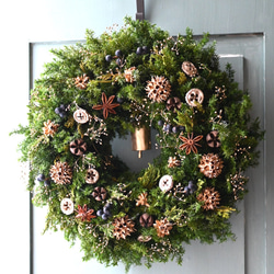 来年も飾れる天然素材クリスマスリース＊プリザーブド針葉樹 1枚目の画像