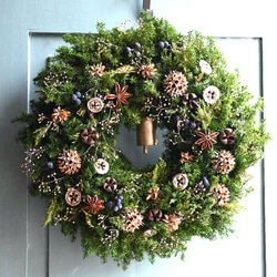 来年も飾れる天然素材クリスマスリース＊プリザーブド針葉樹 2枚目の画像