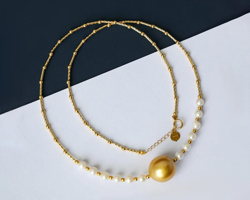 ルミナ 18Kゴールド ダブルパールネックレス (4-13mm) 天然日本産アコヤ真珠と南洋ゴールドパールを使用。エレガントでデ