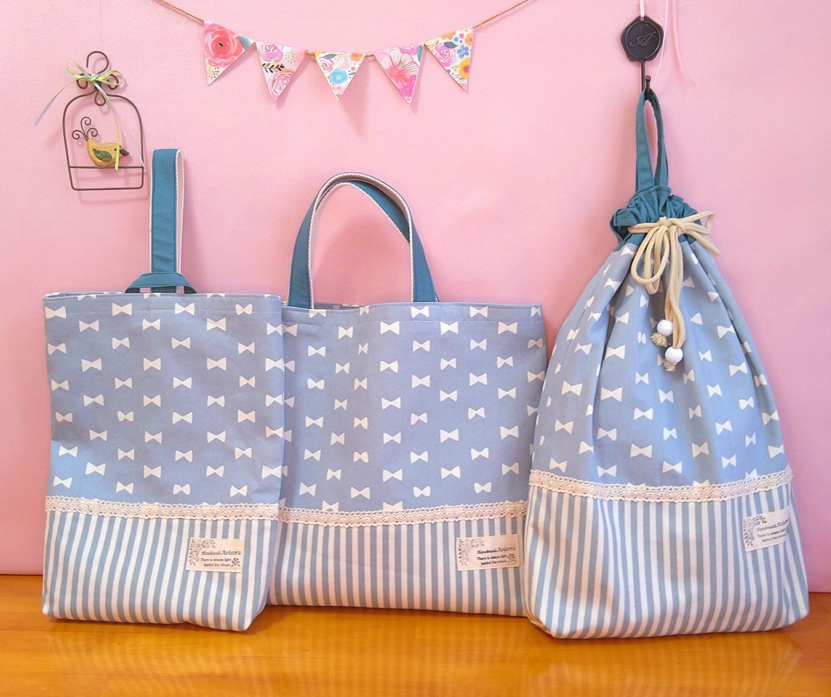 【送料無料】『りぼん＊ストライプ　３点セット』　マリンブル－　レッスンバッグ（絵本袋）・お着替え袋・シュ－ズ袋　　女の子