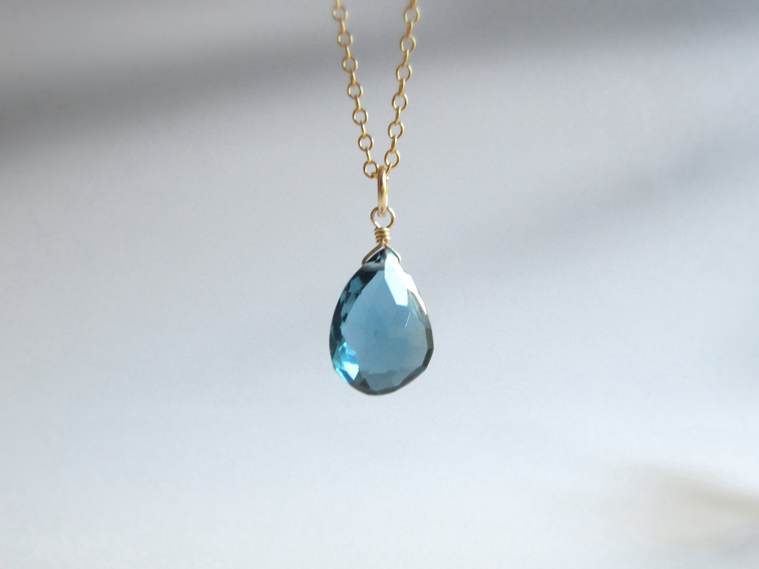 【11月の誕生石】大粒11.6×8.2mm「ロンドンブルートパーズ」14kgfネックレス【訳あり】