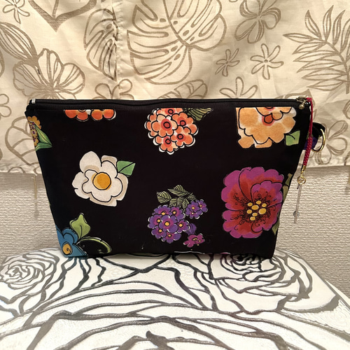 802»ロラライハリスポーチ*大きめサイズ*笑顔溢れるCats ポーチ 凛