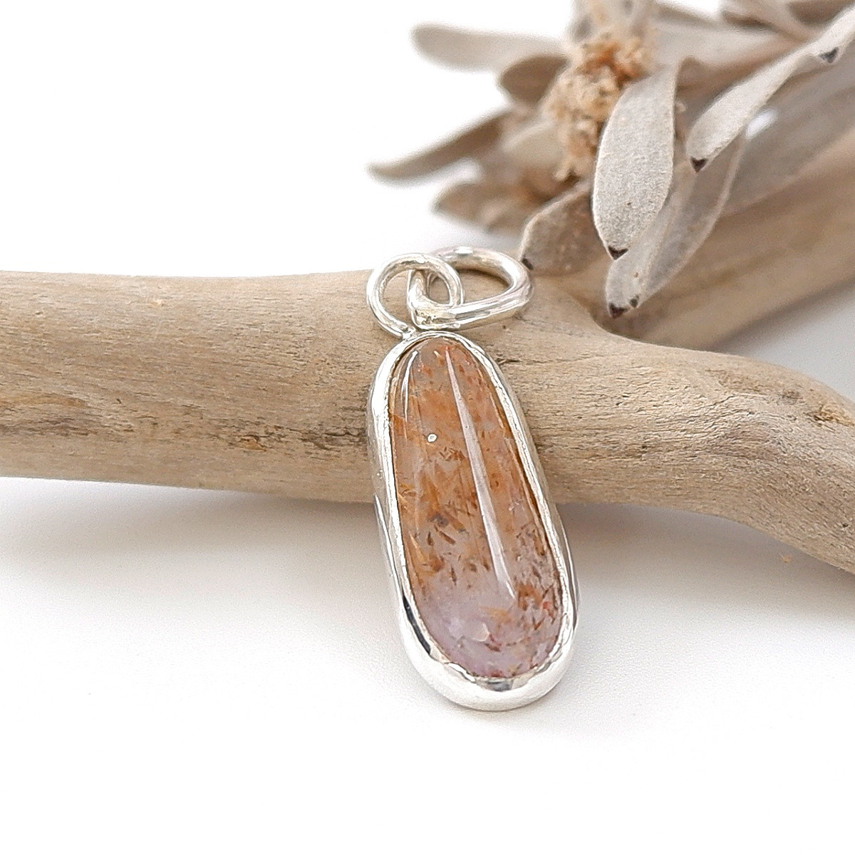 ～個性的な内包物～　カコクセナイトインアメジストのペンダント　天然石アクセサリー　一点物 4,872円