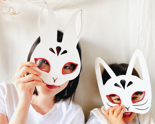 佐野神様狐の顔 木製マスク 狐のマスクって、実在するキツネのお面が元になってるの？ : r