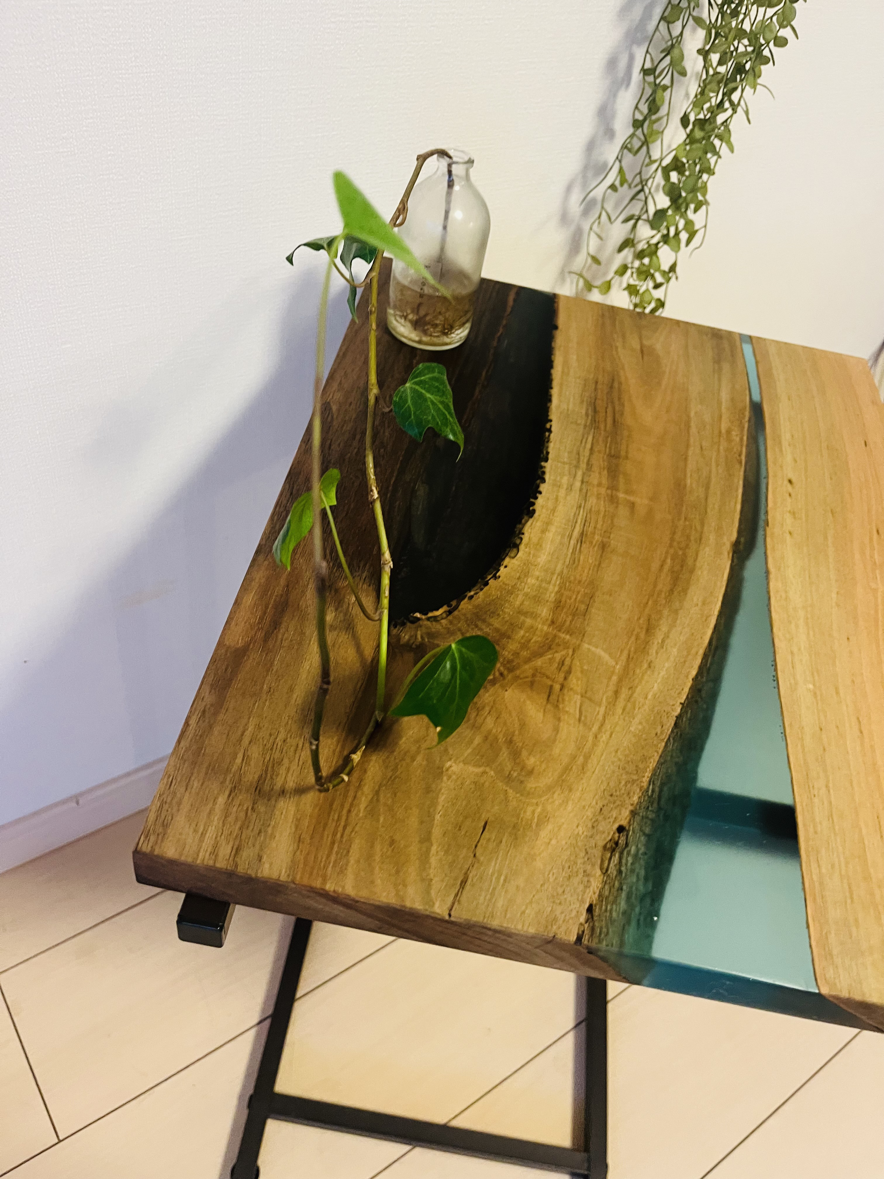 レジンテーブル　サイドテーブル　ソファテーブル　コーヒーテーブル