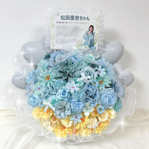 ミルキーカラーのフラワーアレンジメント ふわふわ羽毛 ミルキーカラーのフラワーアレンジメント ふわふわ羽毛 暖かカラーの