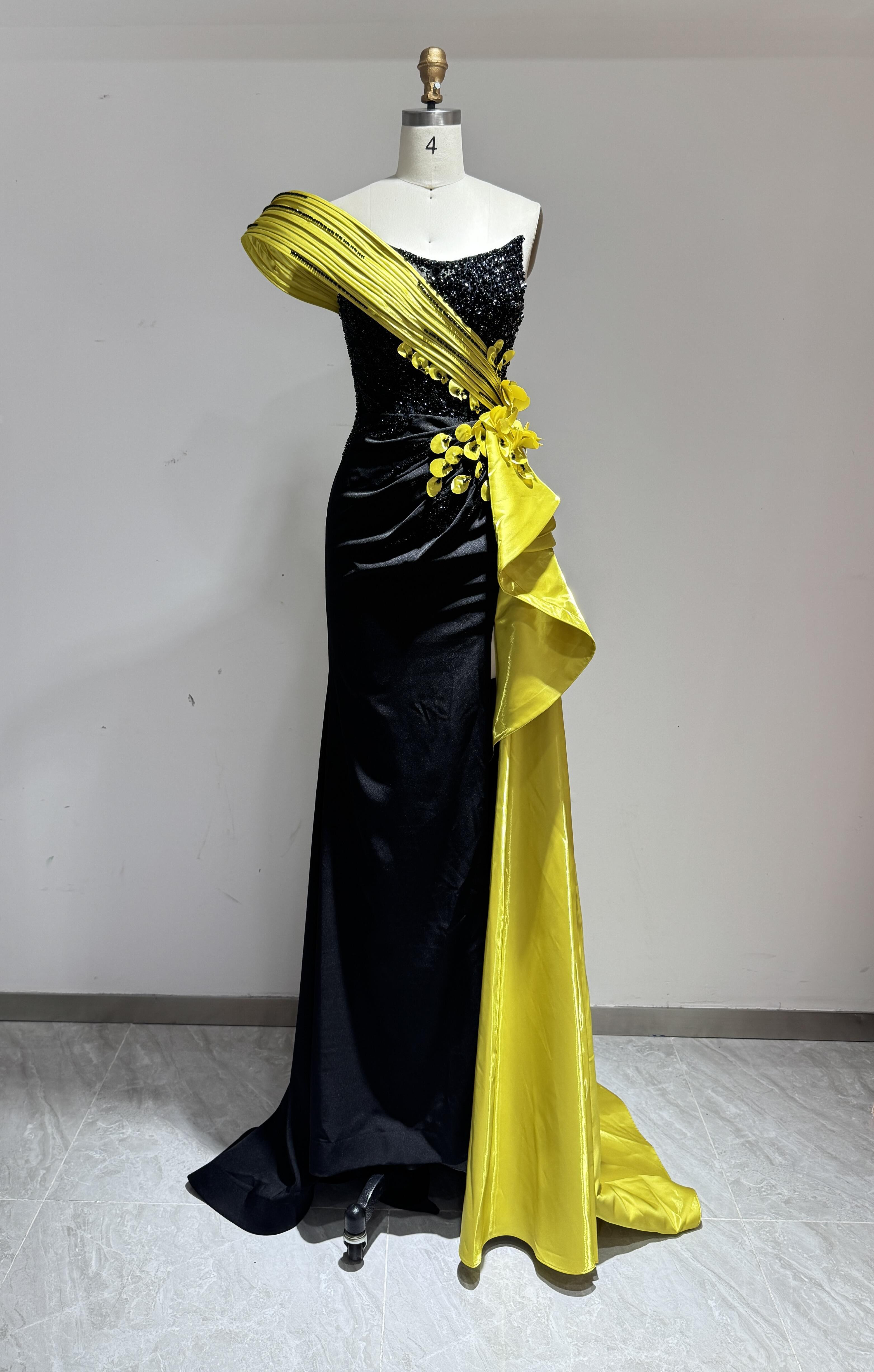 高級感溢れる　黄黒　ワンショルダー　アシメドレス　目立つ　圧倒的に存在感　マーメイド　非対称　ロケーションフォト前撮り