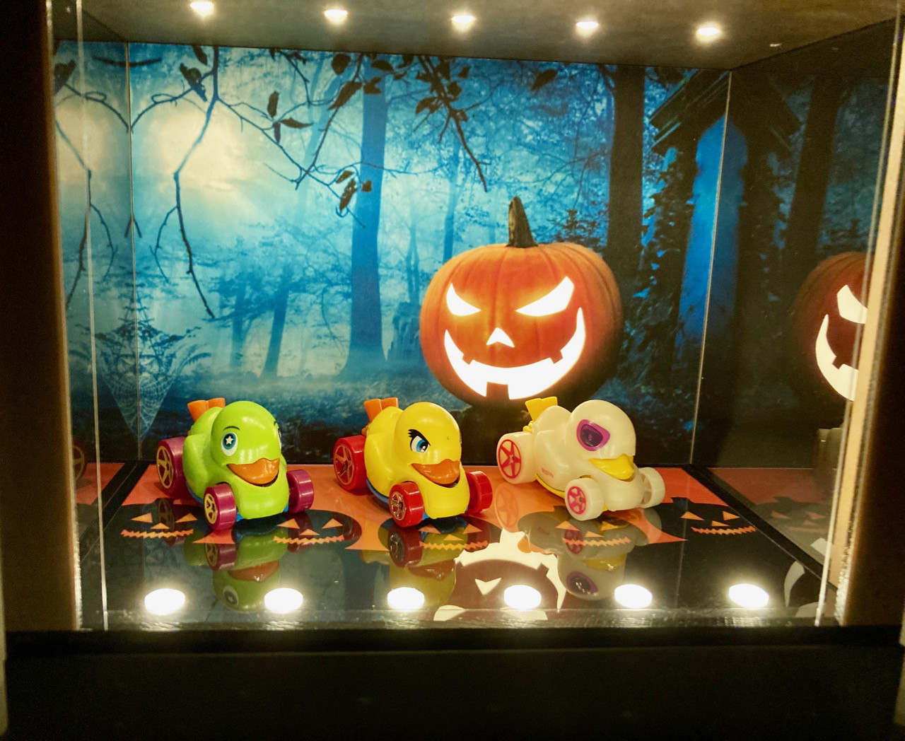 ハロウィン仕様・ディスプレーBOX / 壁面のカボチャが光る・スタイリッシュジオラマ・ホットウィール、フィギアなどに