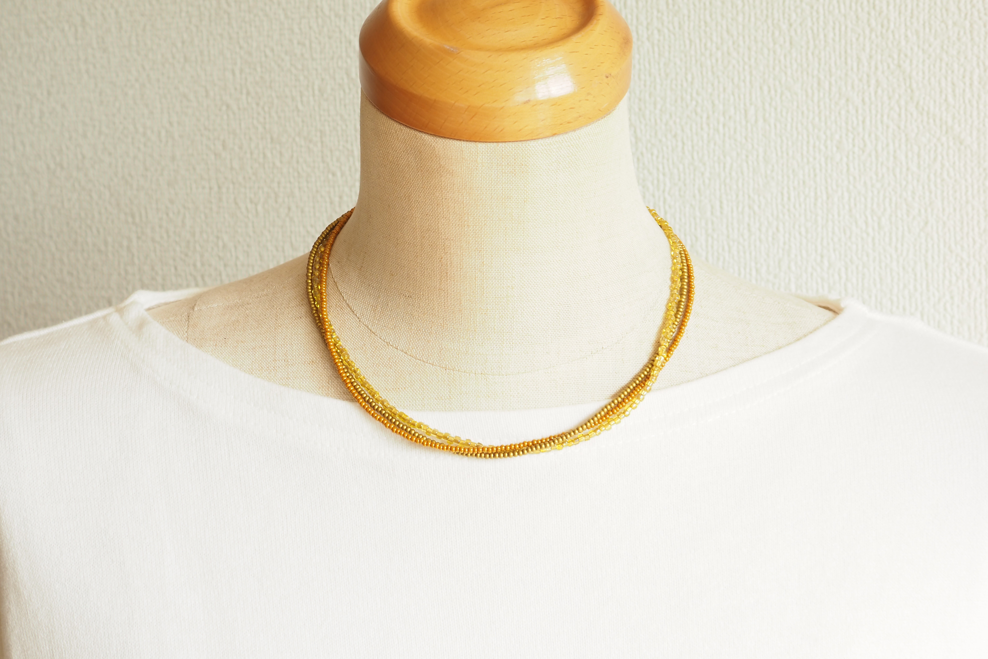 【2way】トリプルからしイエロー　3連ビーズネックレス　長さが選べる　ロングネックレス　ブレスレット　重ね付け風