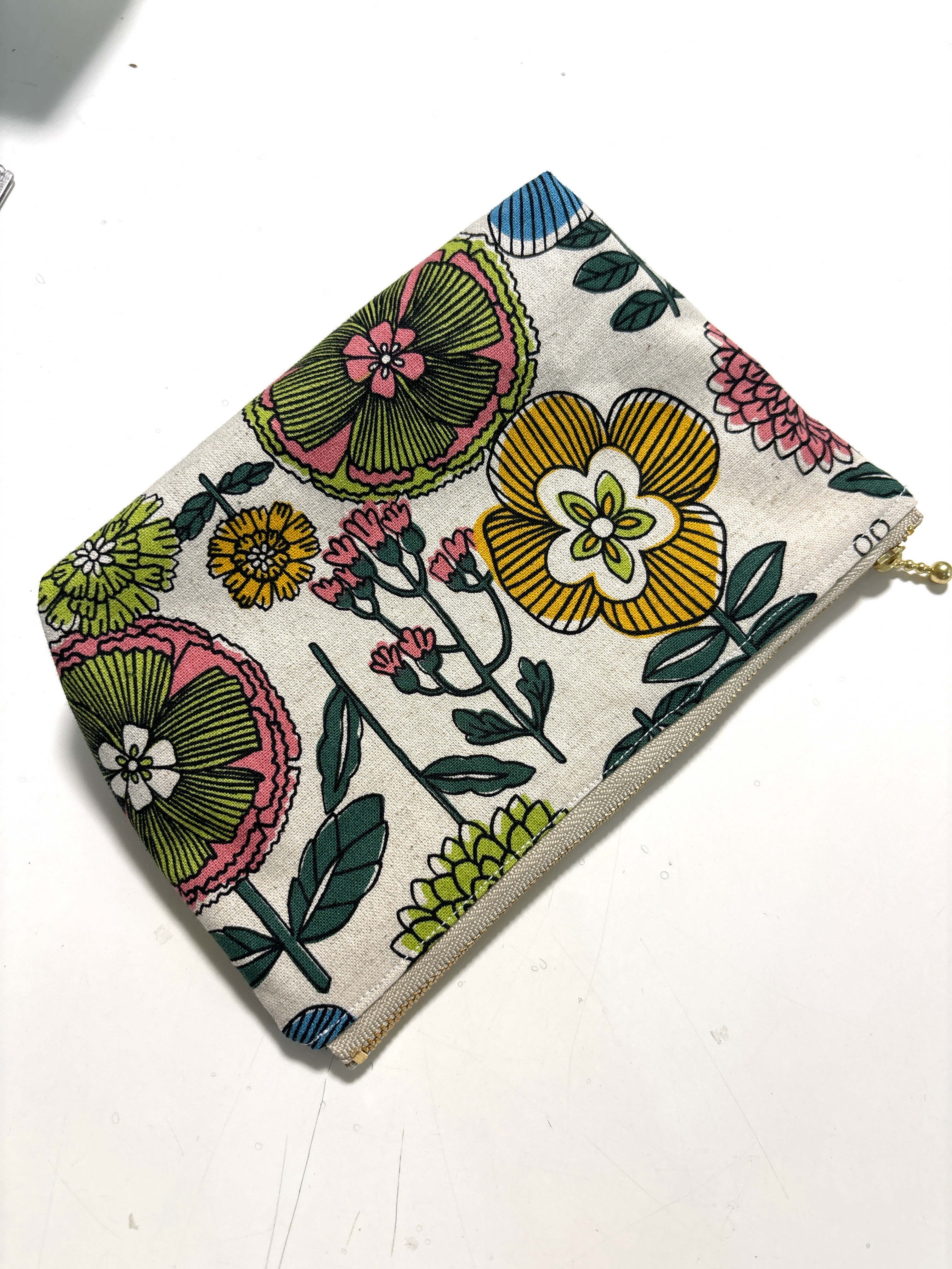 ハンドメイド ファスナーポーチ カラフルなお花柄 新作 ポーチ