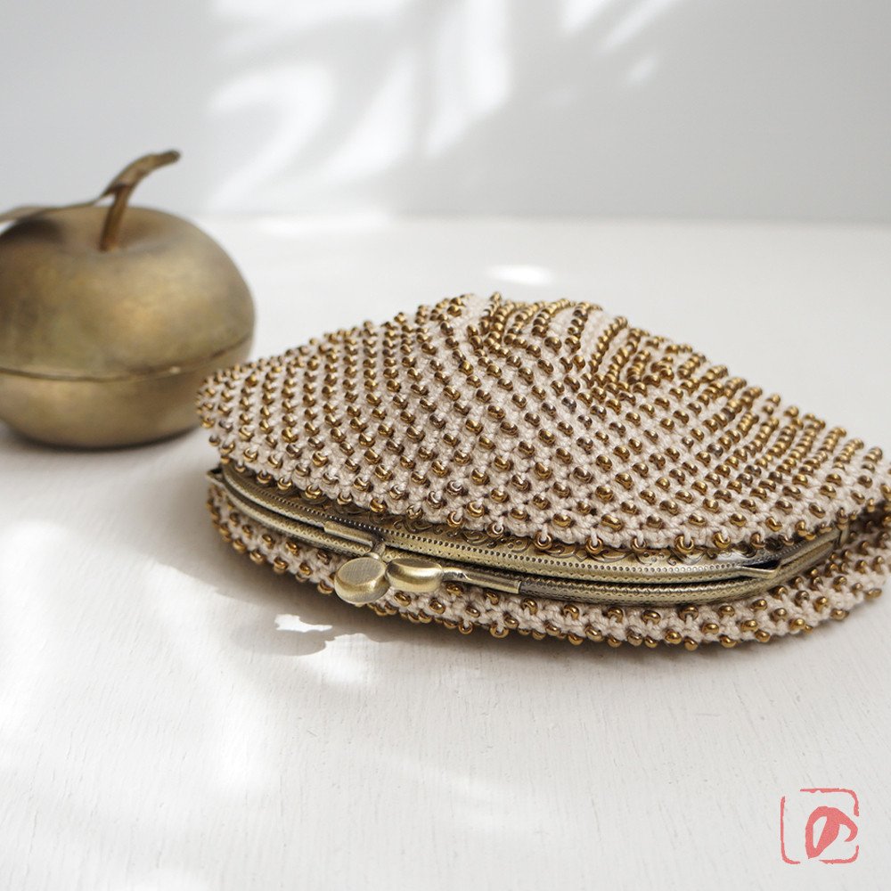 ばあば ⁛ つぶつぶガラスビーズのさらに大き目がま口（Tycho・2136）