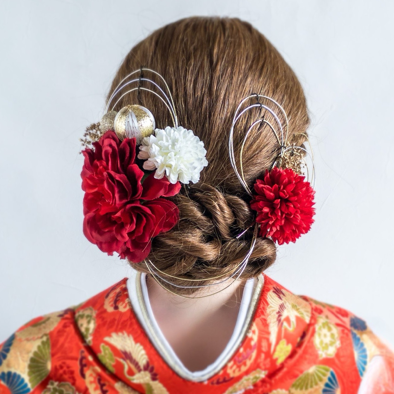 ダリアとマムの髪飾り 成人式 卒業式 結婚式に　髪かざり 造花 和装 和風 かすみ草 アーティフィシャルフラワー 赤 花