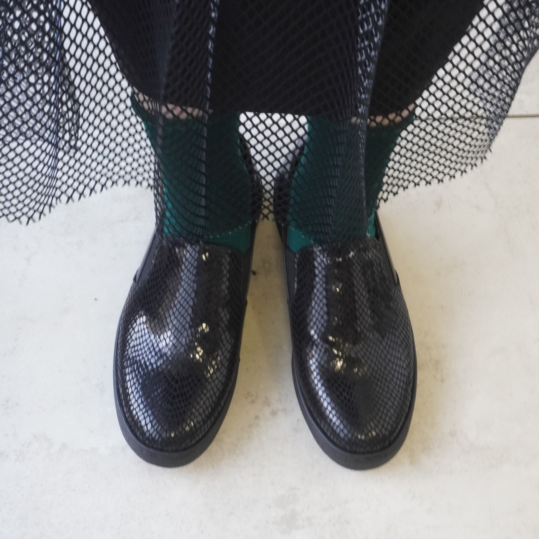 ブラックソール★軽くて履きやすいレザースリッポン