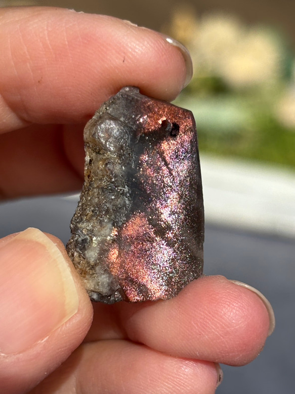 レア サンストーン ピンキッシュパープル イリデッセンス 原石 ポリッシュ 穴あき 天然石 13枚目の画像