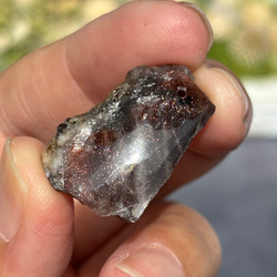 レア サンストーン ピンキッシュパープル イリデッセンス 原石 ポリッシュ 穴あき 天然石 5枚目の画像