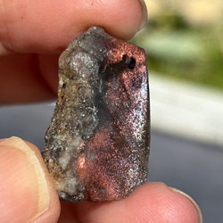 レア サンストーン ピンキッシュパープル イリデッセンス 原石 ポリッシュ 穴あき 天然石 14枚目の画像