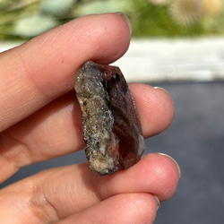 レア サンストーン ピンキッシュパープル イリデッセンス 原石 ポリッシュ 穴あき 天然石 4枚目の画像