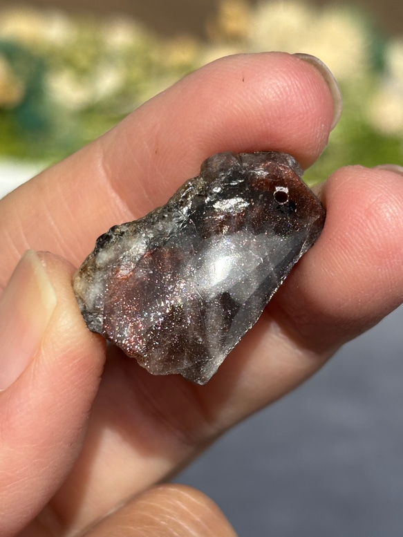 レア サンストーン ピンキッシュパープル イリデッセンス 原石 ポリッシュ 穴あき 天然石 15枚目の画像