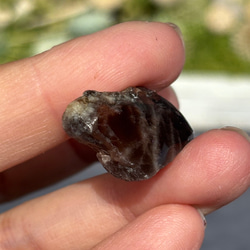 レア サンストーン ピンキッシュパープル イリデッセンス 原石 ポリッシュ 穴あき 天然石 6枚目の画像