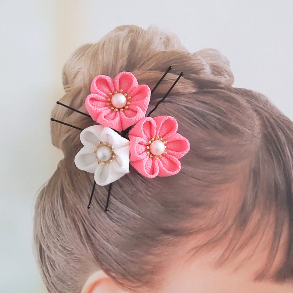 【現品限り特価】つまみ細工 髪飾り 桃色×白＊七五三/成人式/卒業式//和装/着物/袴/浴衣/Uピン 3枚目の画像