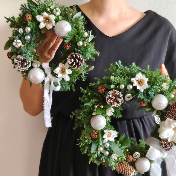 雪景色のクリスマスリース ナチュラルスクリスマス2025 インテリア大人