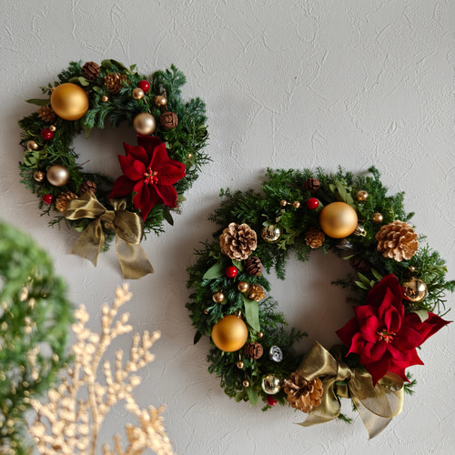 赤×ゴールドの華やかクリスマスリース ナチュラルスクリスマス2025
