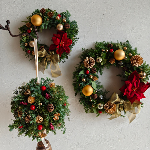 赤×ゴールドの華やかクリスマスリース ナチュラルスクリスマス2025