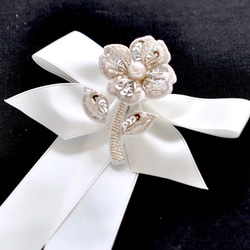 大人可愛い花のブローチ　オートクチュール刺繍 4枚目の画像