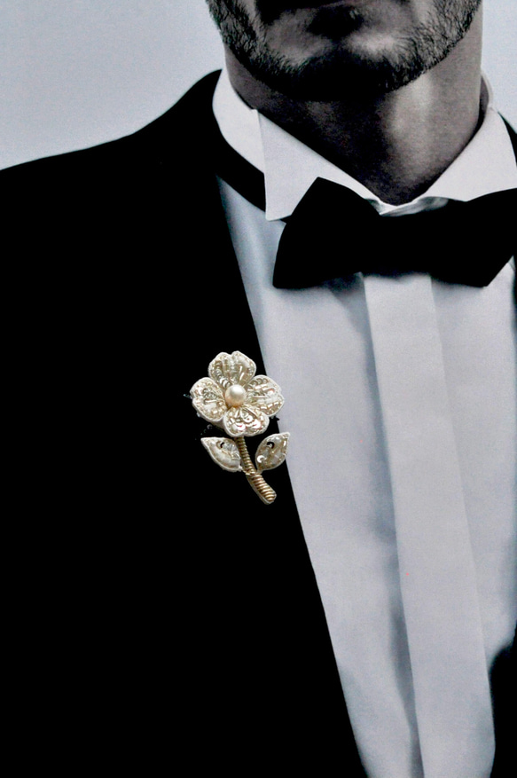 大人可愛い花のブローチ　オートクチュール刺繍 11枚目の画像