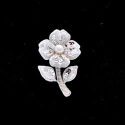 大人可愛い花のブローチ　オートクチュール刺繍 3枚目の画像