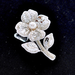 大人可愛い花のブローチ　オートクチュール刺繍 6枚目の画像