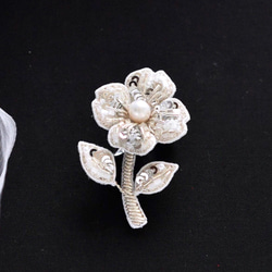 大人可愛い花のブローチ　オートクチュール刺繍 2枚目の画像