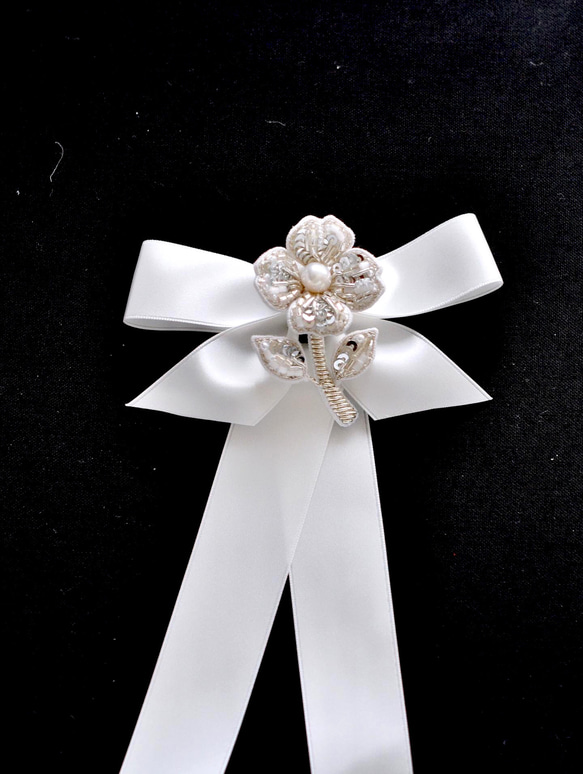 大人可愛い花のブローチ　オートクチュール刺繍 9枚目の画像