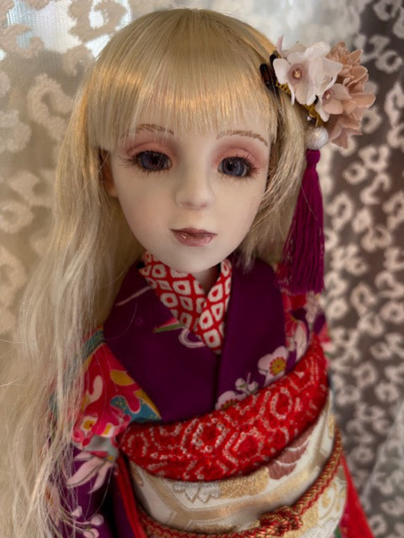 創作人形⑬（綿紗使用） ハンドメイド アンティーク着物 球体関節 女の子 ドール 創作創作球体関節ビスクドール人形 紫色のアンティーク着物の女の子