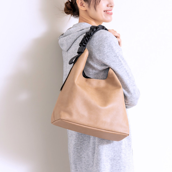 【大人気シリーズ新作】Creema限定 フリル ショルダーバッグ 合皮 レディース 軽量 トート 上品 505-23 1枚目の画像