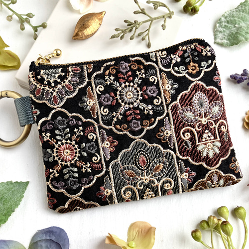 インド刺繍生地のティッシュケース付きミニポーチ カラビナ付き