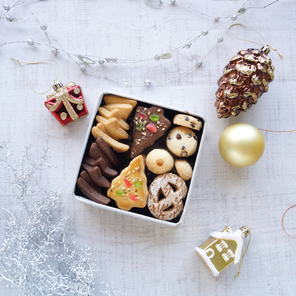＜早割クリスマス２０２５＞クリスマスミニツリー缶♪　クリスマス感たっぷりのXmasクッキー缶です。 3枚目の画像