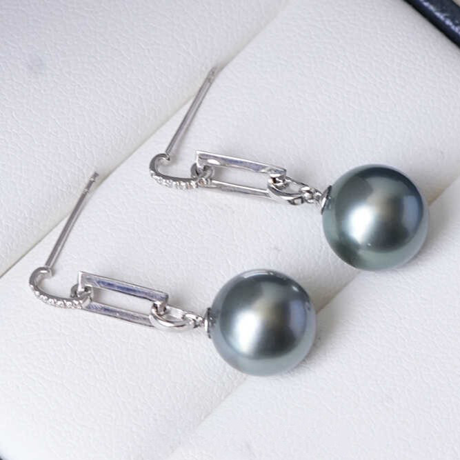 ルミナ 10-11mm 天然タヒチ黒真珠イヤリング、18K ゴールドロングイヤリング、プラチナグレートーン、クールスタイル、モダ