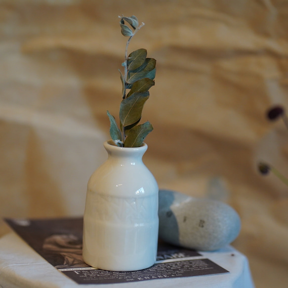 一輪挿し ミニ花瓶 白磁の一輪挿し 6枚目の画像