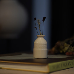 一輪挿し ミニ花瓶 白磁の一輪挿し 3枚目の画像