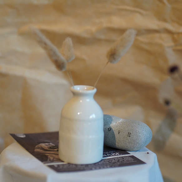 一輪挿し ミニ花瓶 白磁の一輪挿し 5枚目の画像