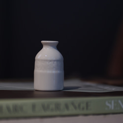 一輪挿し ミニ花瓶 白磁の一輪挿し 4枚目の画像