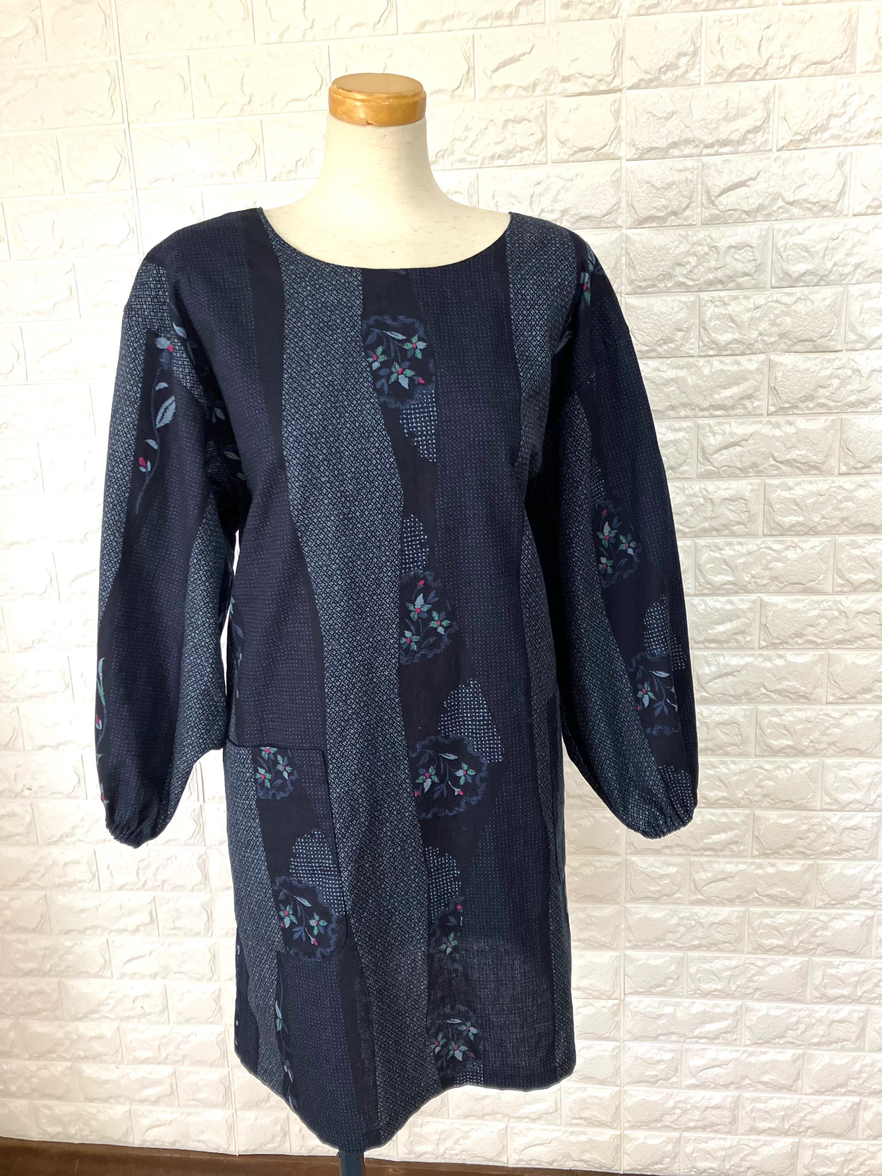 敬老の日✨のプレゼントに/帰省の✨お土産にドビー 織✨ サザンクロス紺地に流れる柄✨割烹着