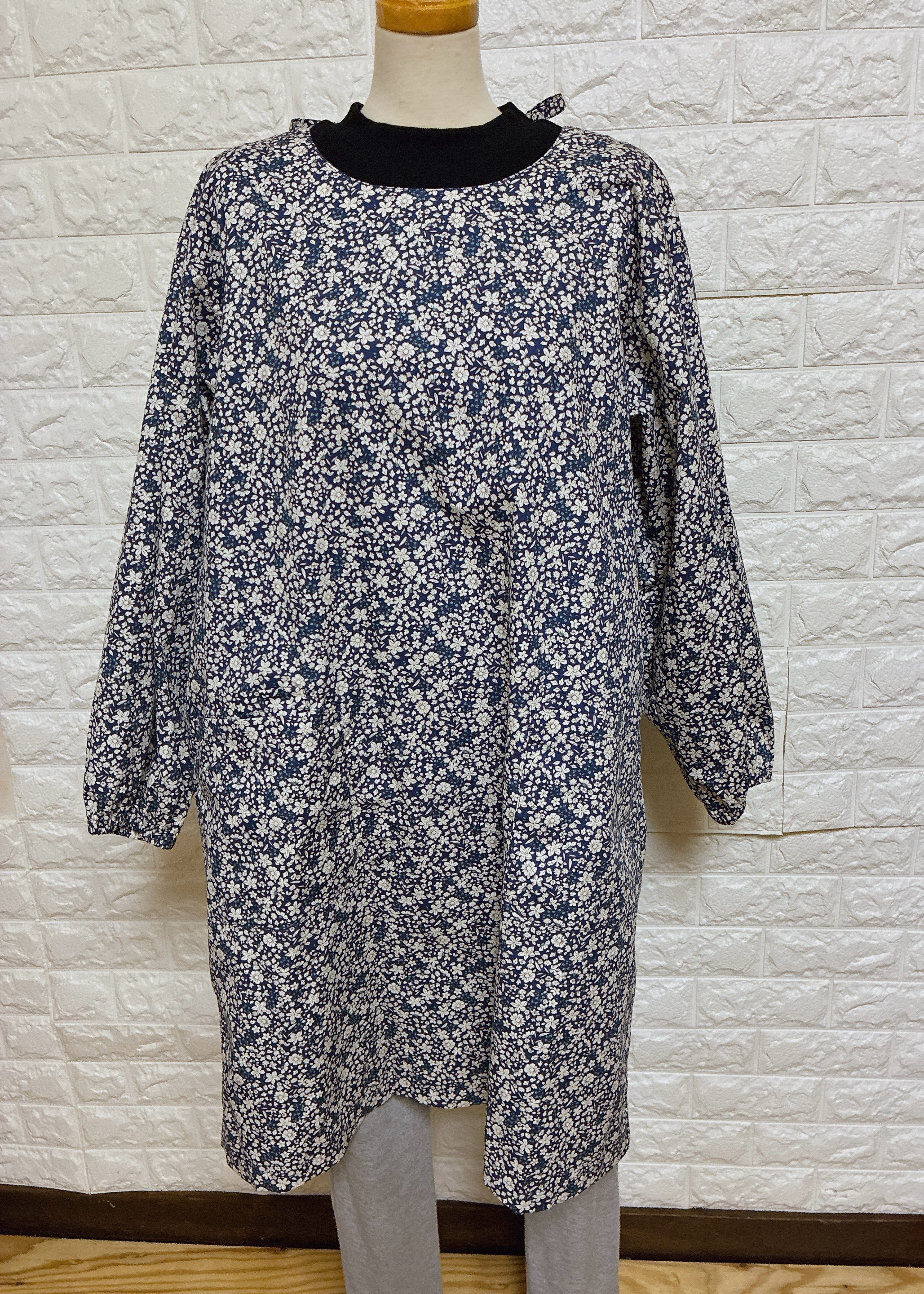 ネイビー の小花柄の割烹着/可愛い☆/家事仕事も楽しく♪