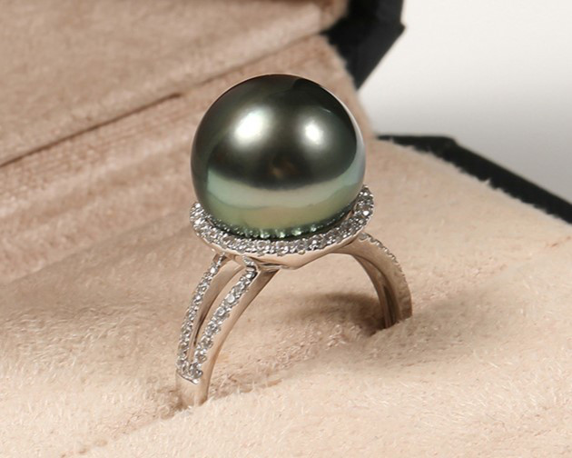 ルミナ 11-12mm 天然タヒチ黒蝶真珠リング（18Kゴールド）。クラシックなピーコックグリーンの高輝度パール。エレガントで、