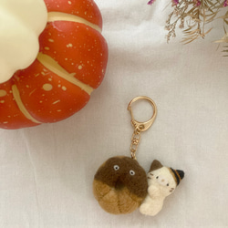 喫茶・くま屋】ハロウィンドーナツキーホルダー三毛猫ちゃん 羊毛