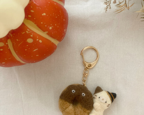 喫茶・くま屋】ハロウィンドーナツキーホルダー三毛猫ちゃん 羊毛