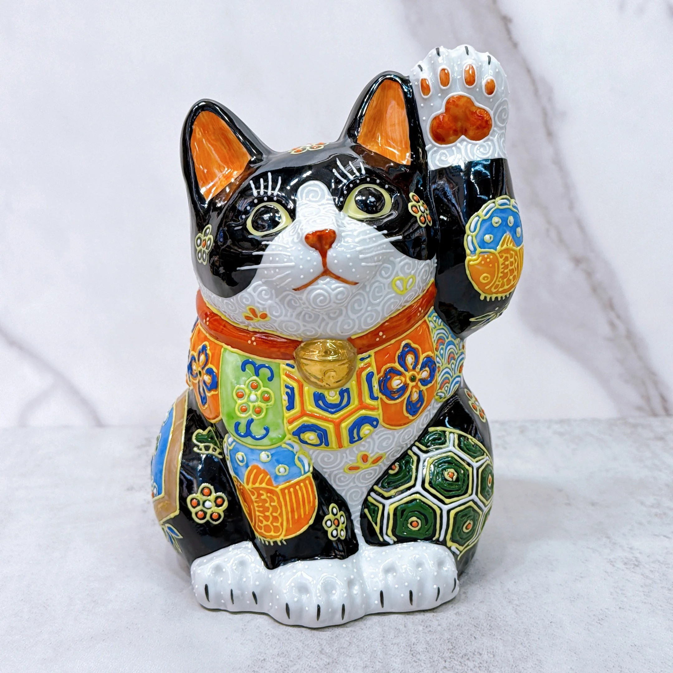 【九谷焼 招き猫】 黒地小紋 5.7